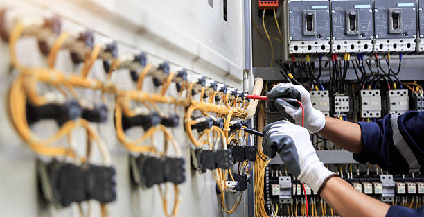 Professional Electrician technician working in Fair Oaks Ranch, TX